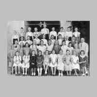 006-0052 Klassenbild der Volksschule Biothen im Sommer 1940.jpg